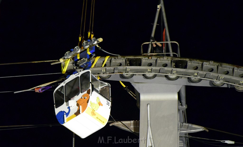 Koelner Seilbahn Gondel blieb haengen Koeln Linksrheinisch P953.JPG - Miklos Laubert